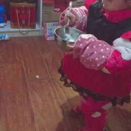 姐姐和弟弟成人吃饭视频,一家人的美好团圆时刻