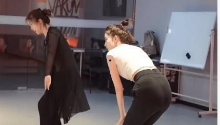 成人男人练舞袜子视频,揭秘成人男性练舞袜子的魅力瞬间