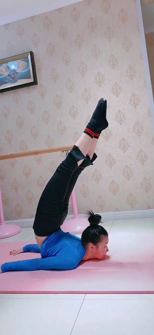 成人男人练舞袜子视频,揭秘成人男性练舞袜子的魅力瞬间