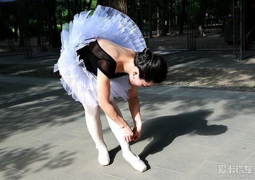 成人老外压腿视频,提升身体柔韧性